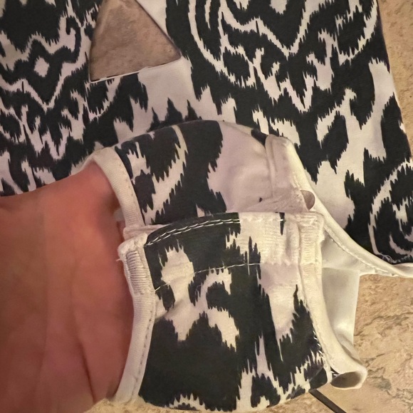 Urban Outfitters Bodysuit 🖤🤍 - Picture 5 of 6